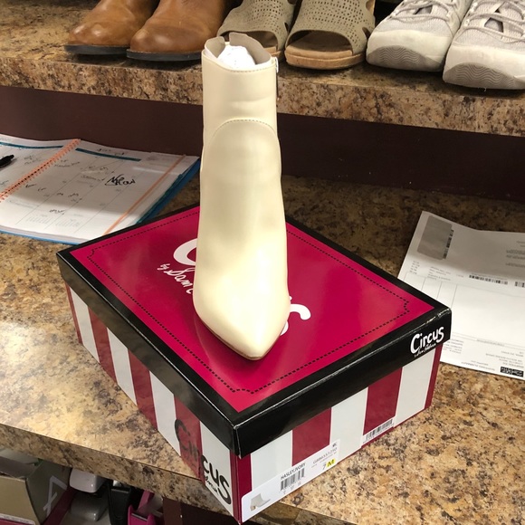 Ankle boots - Picture 3 of 13